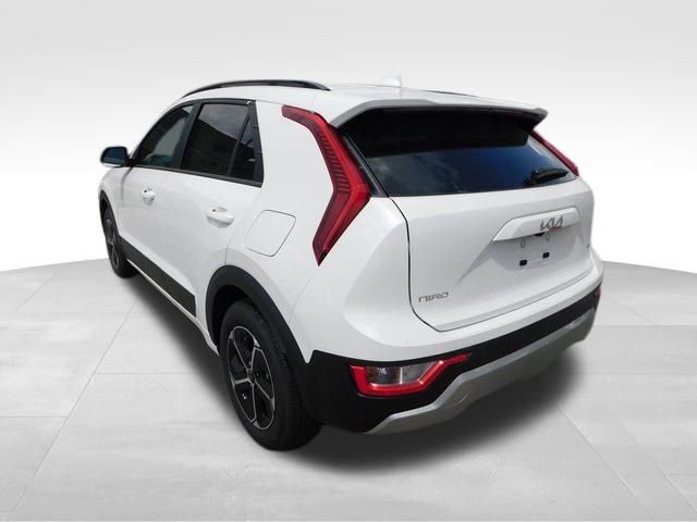 Used 2025 Kia Niro LX image 6