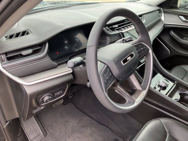 Used 2024 Jeep Grand Cherokee Limited w/ Luxury Tech Group II AWD/4WD image 11