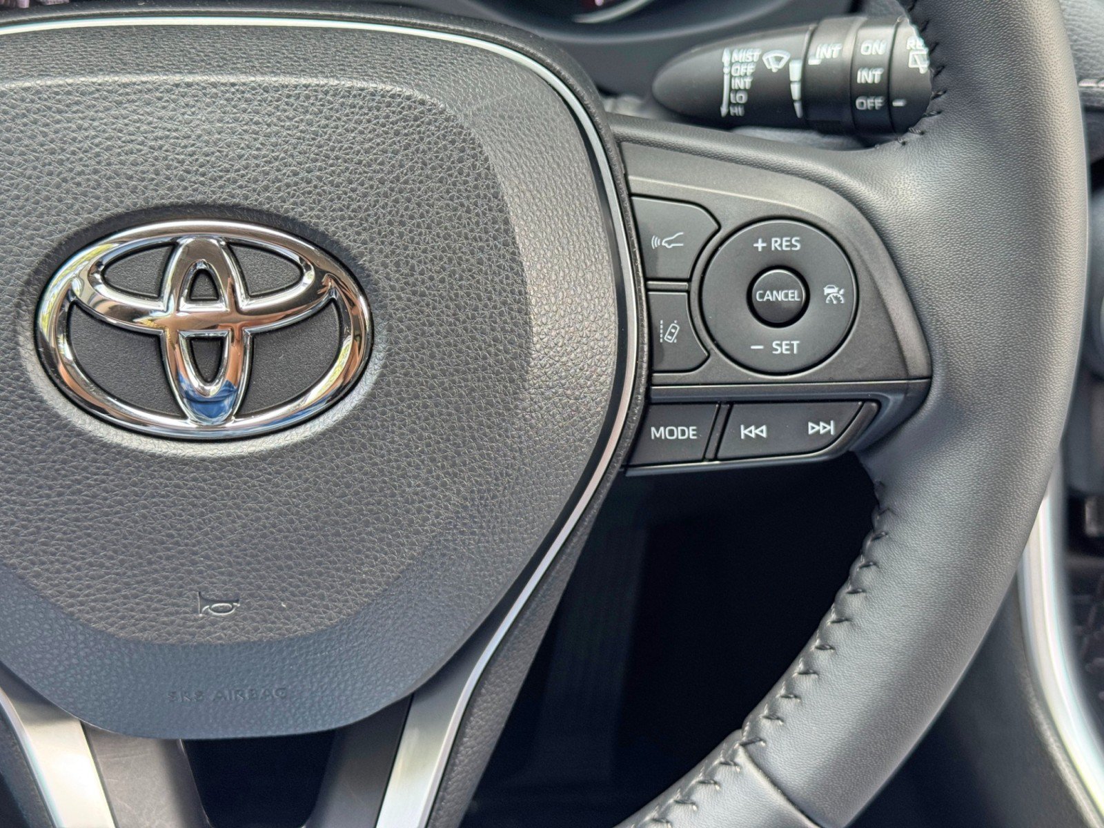 Used 2023 Toyota RAV4 XLE Premium FWD image 21