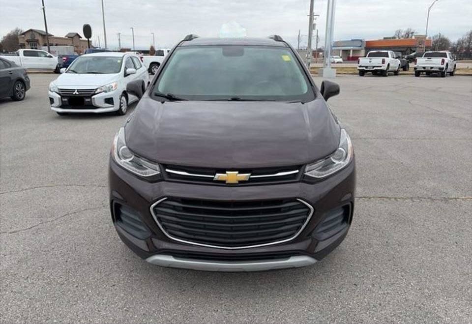Used 2022 Chevrolet Trax LT w/ LT Convenience Package AWD/4WD image 3