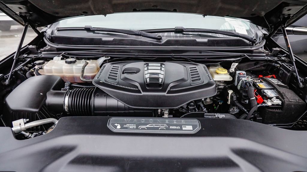 Certified 2024 Jeep Wagoneer L Series II w/ Flexible Seating Group image 28