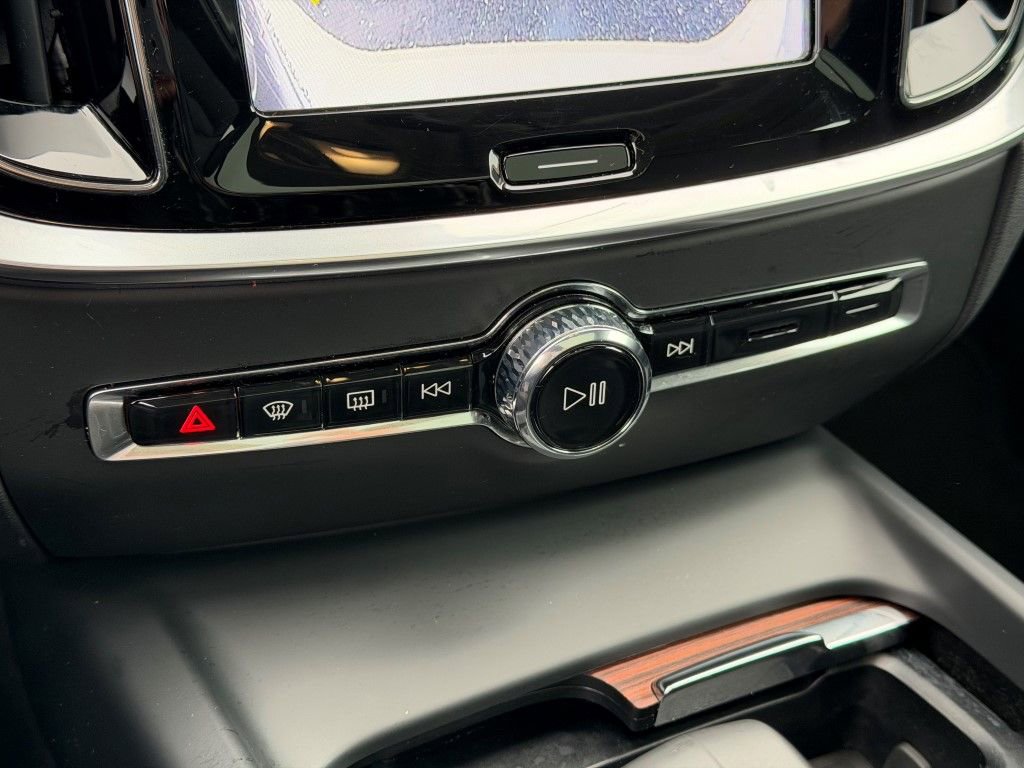 Certified 2025 Volvo V60 B5 Cross Country Plus image 31