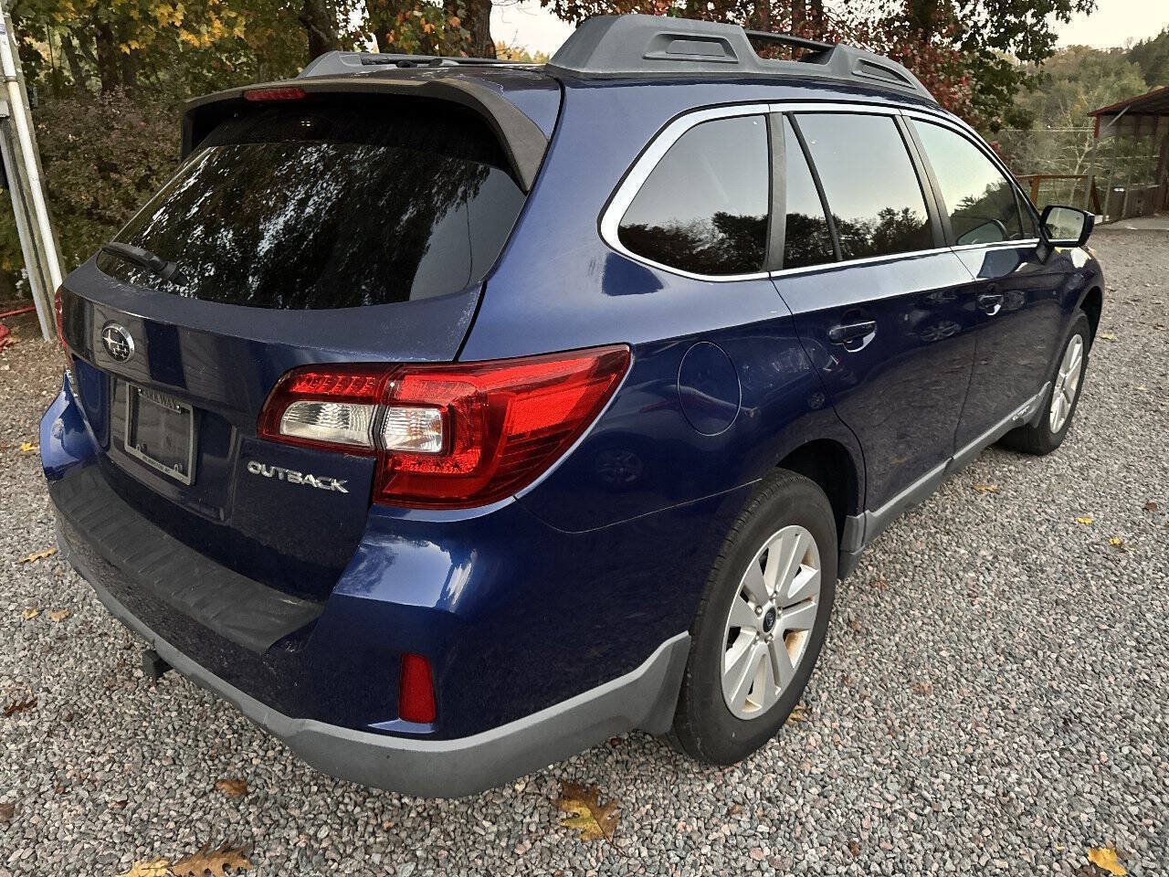 Used 2015 Subaru Outback 2.5i Premium w/ Popular Package #2 AWD/4WD image 4