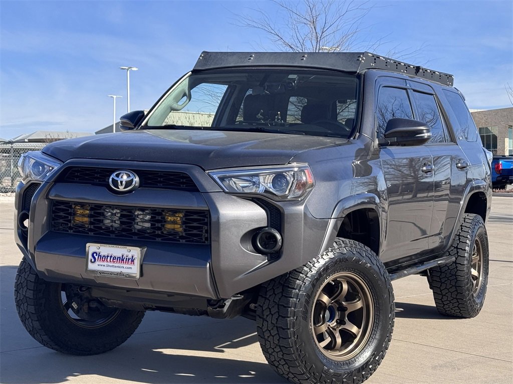 Used 2018 Toyota 4Runner SR5 Premium image 2