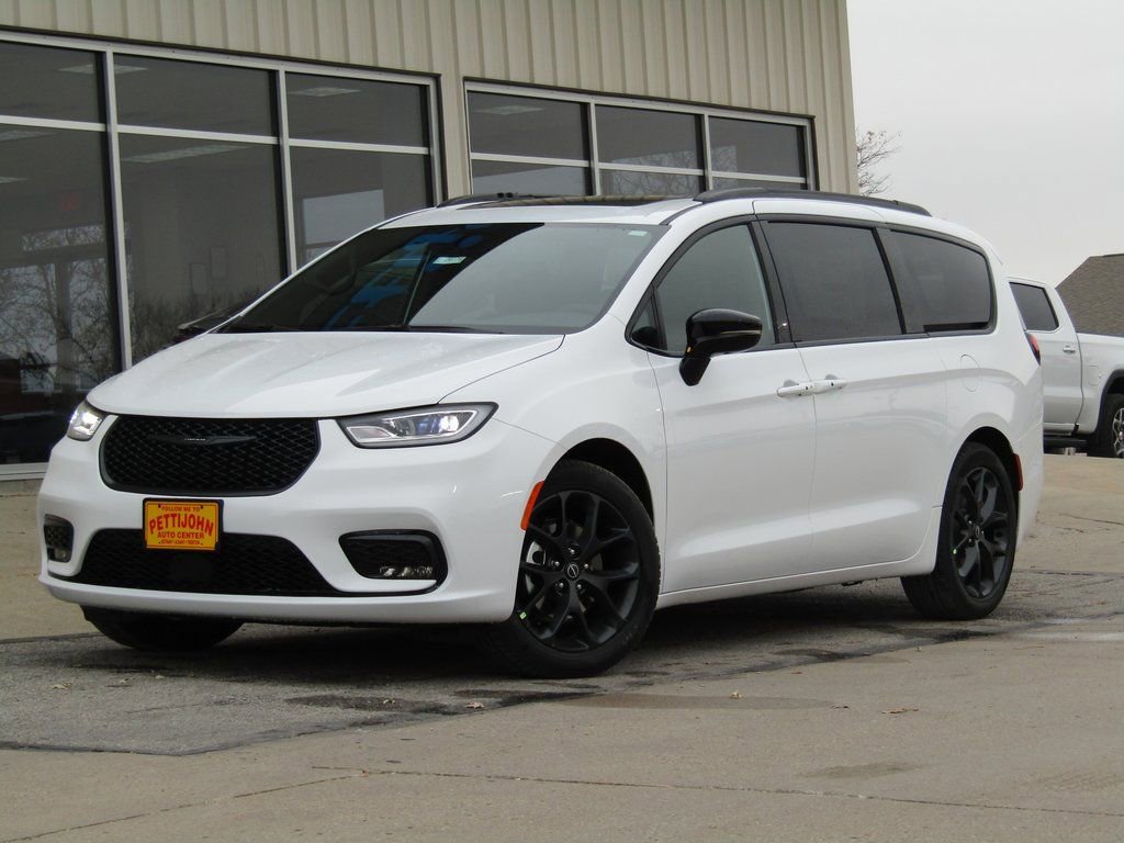 New 2026 Chrysler Pacifica Limited w/ S Appearance Package image 12