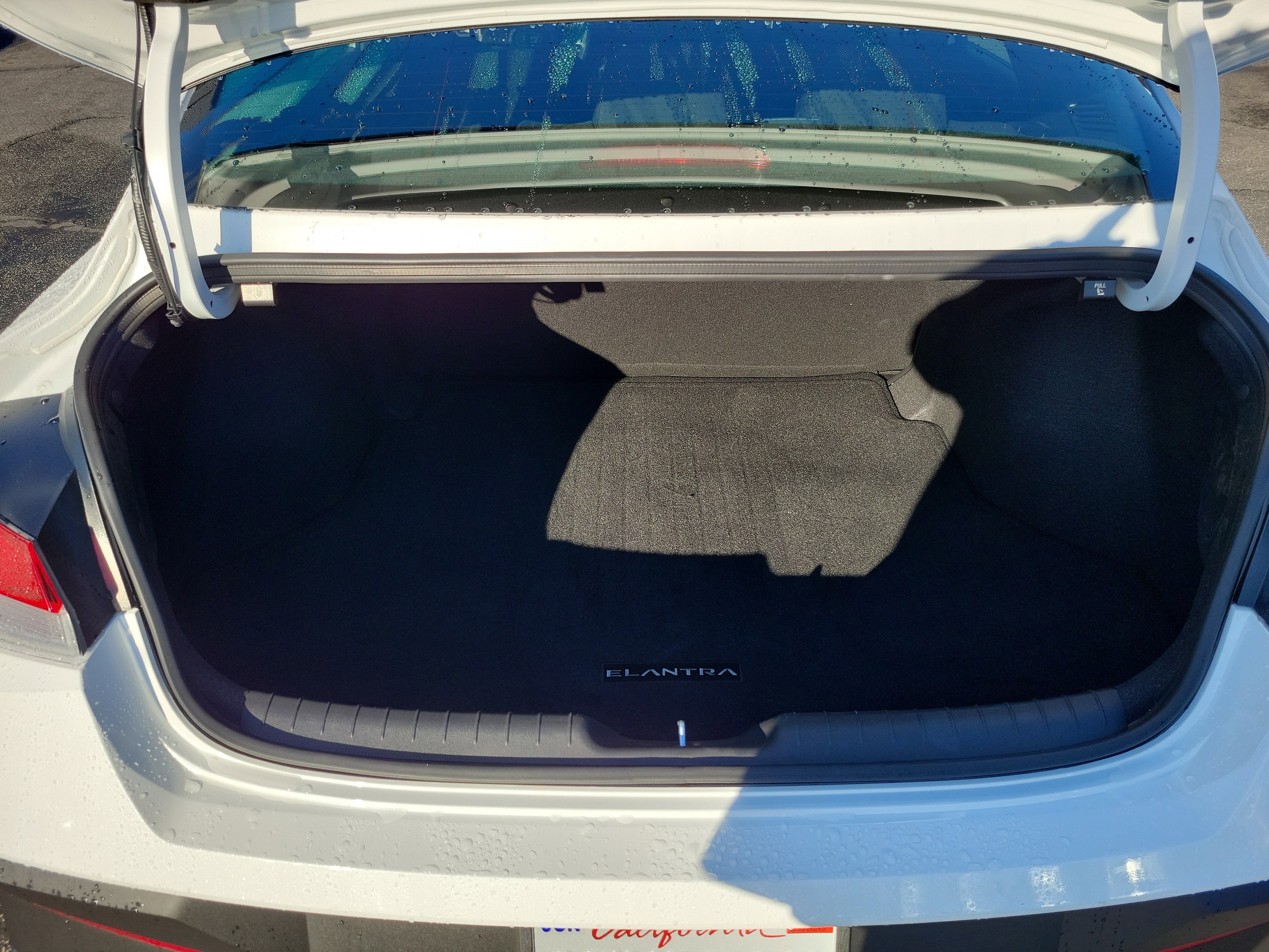 Certified 2025 Hyundai Elantra Sport image 21