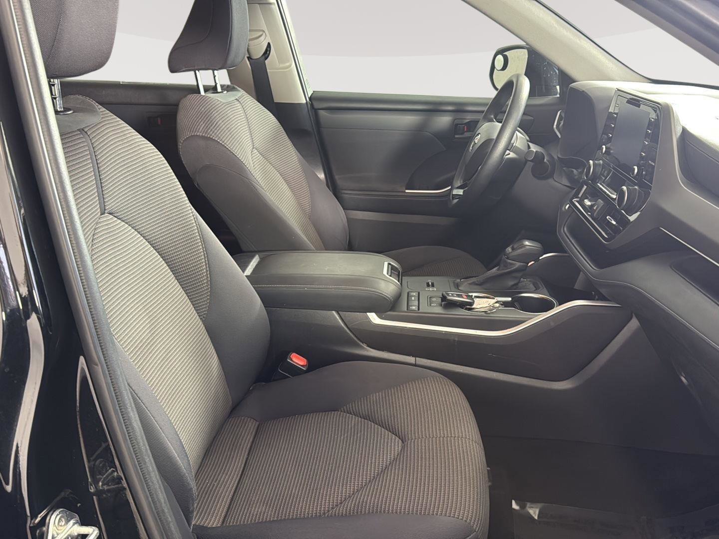 Used 2021 Toyota Highlander L image 10