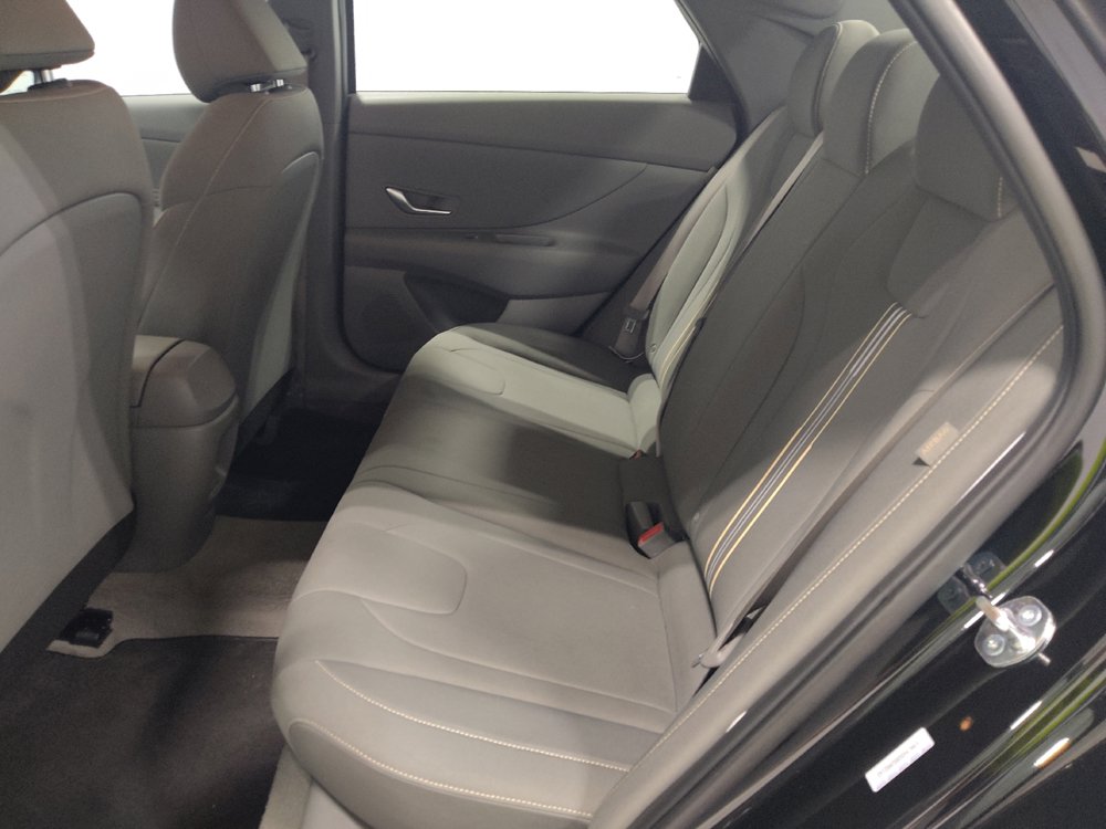Used 2025 Hyundai Elantra Sport FWD image 18