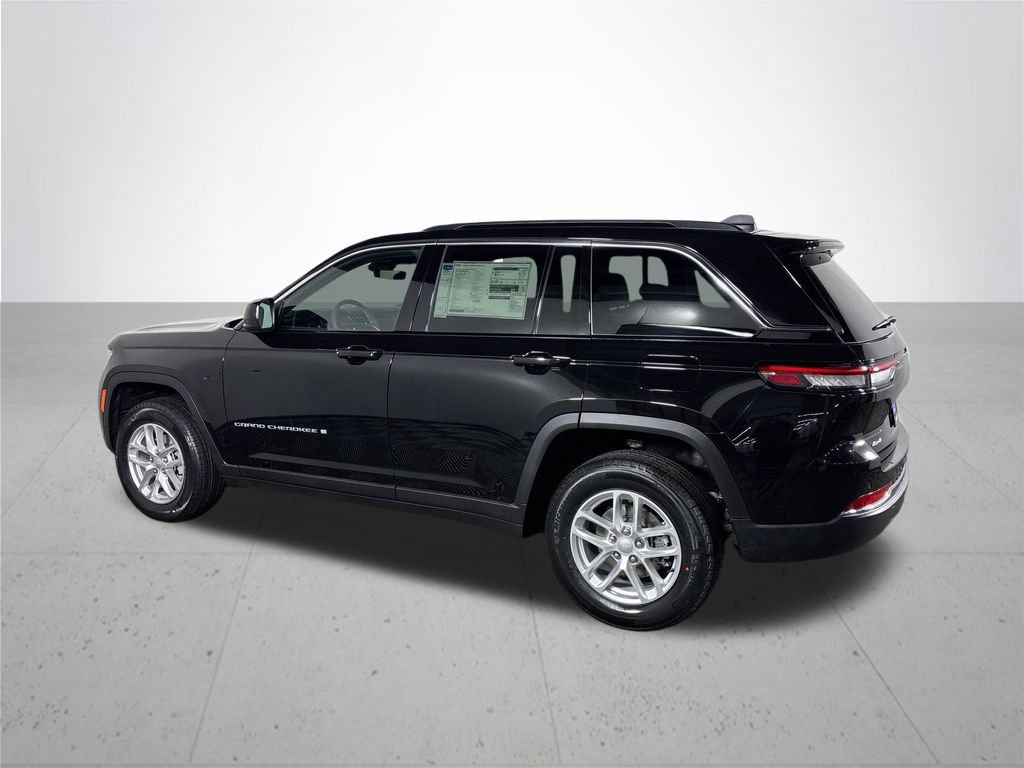 New 2026 Jeep Grand Cherokee Laredo w/ Trailer Tow Package AWD/4WD image 8