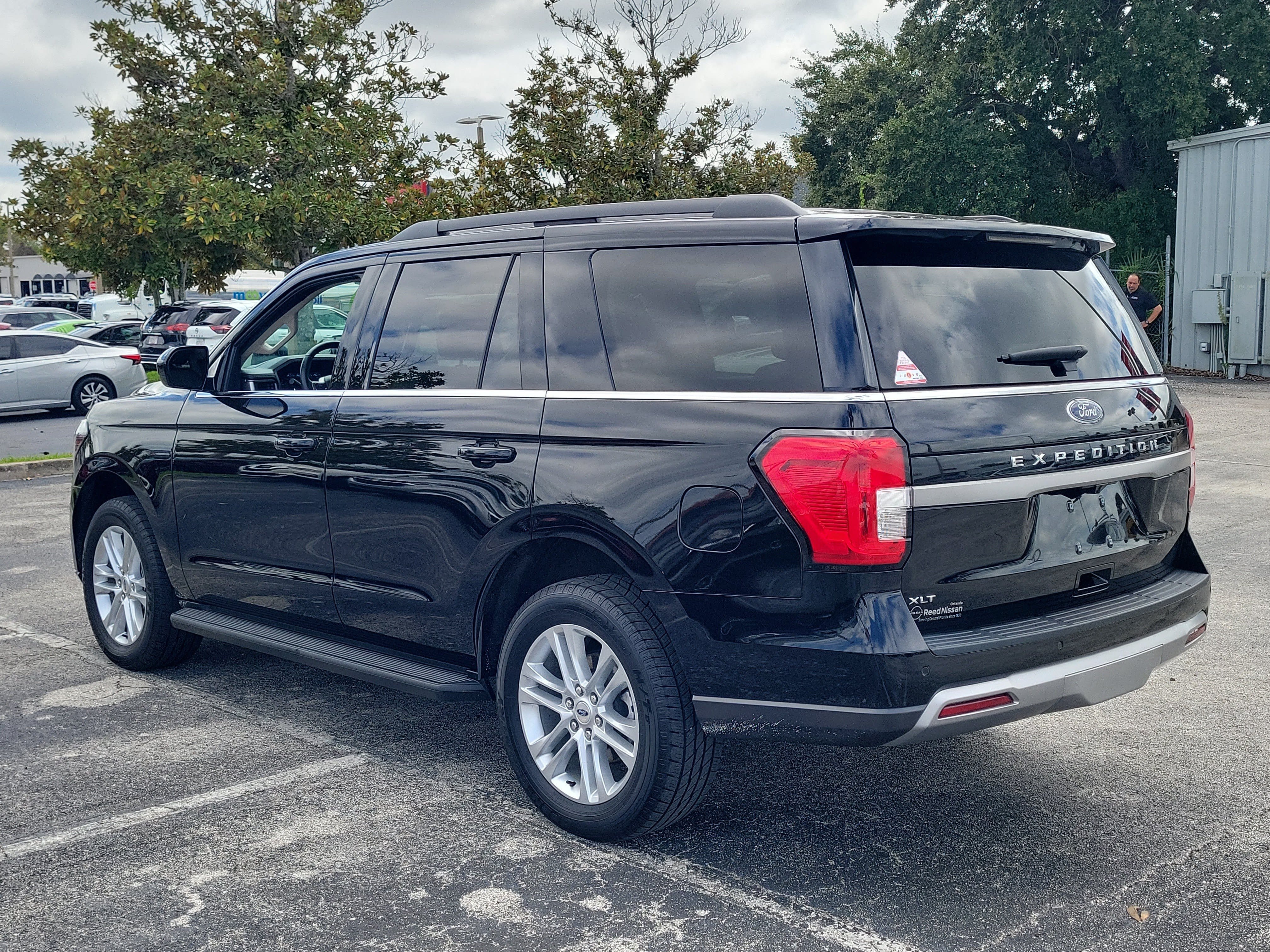Used 2024 Ford Expedition XLT RWD image 9