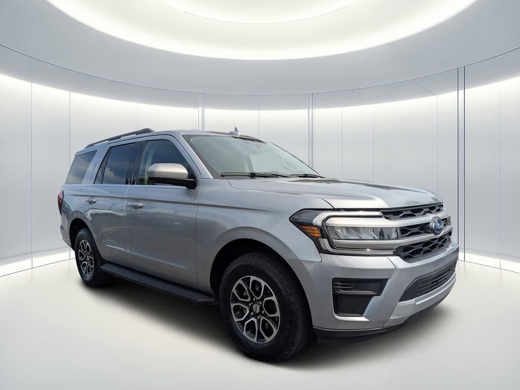 Used 2024 Ford Expedition XLT AWD/4WD image 2