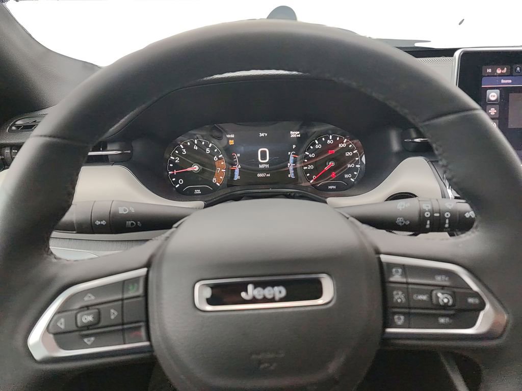 Certified 2025 Jeep Compass Limited image 9