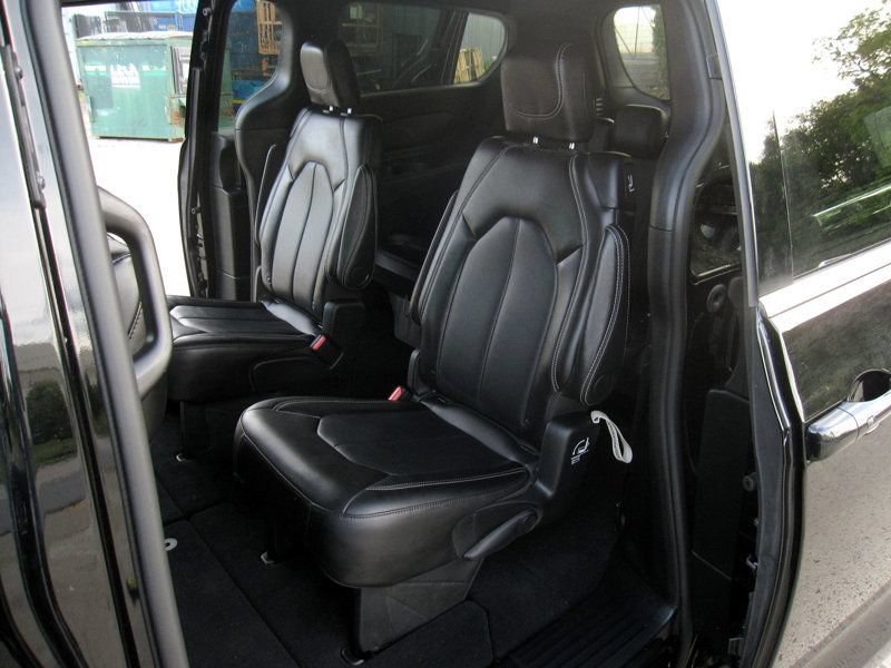 Used 2025 Chrysler Pacifica Select FWD image 24