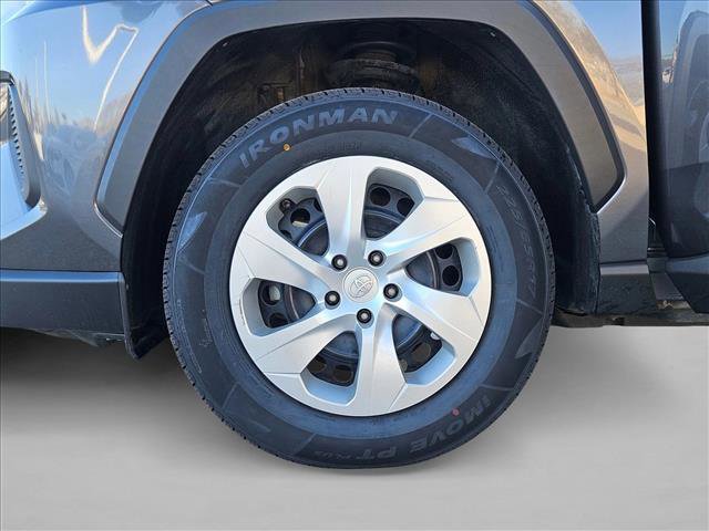 Used 2021 Toyota RAV4 LE image 22
