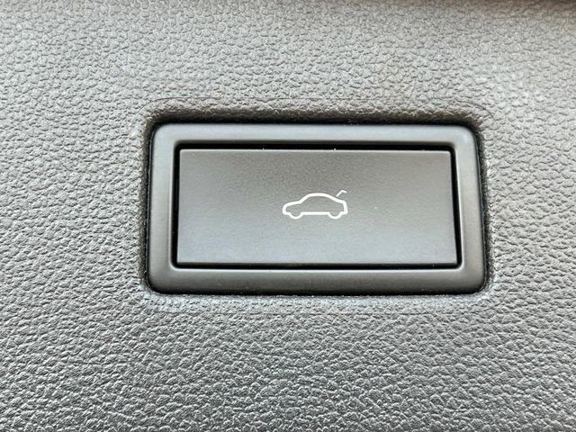 Used 2022 Volkswagen Tiguan SEL R-Line image 12