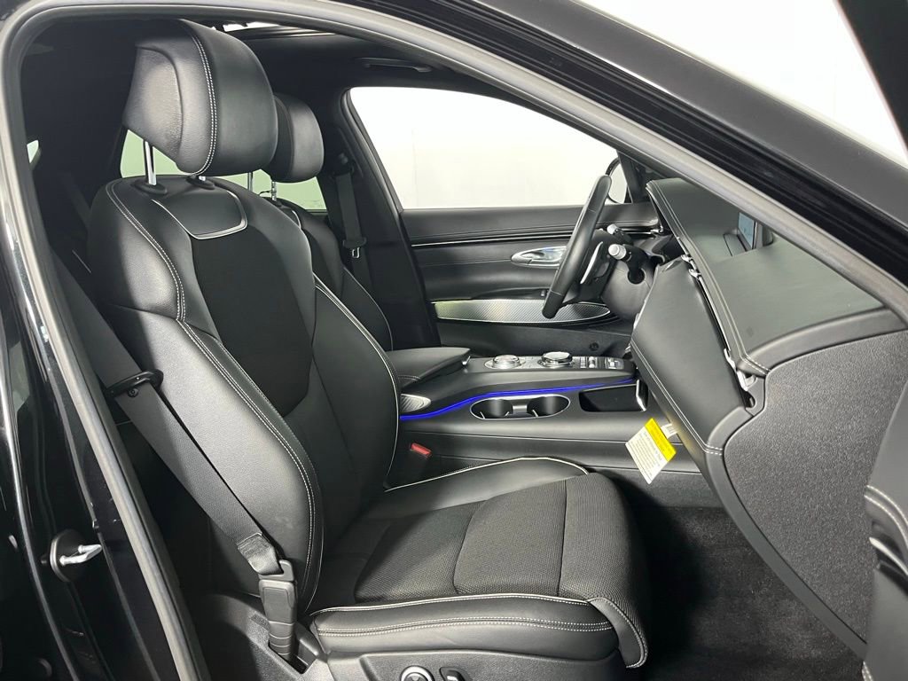 Used 2025 Genesis GV70 2.5T Sport Prestige w/ Sport Prestige Package image 33