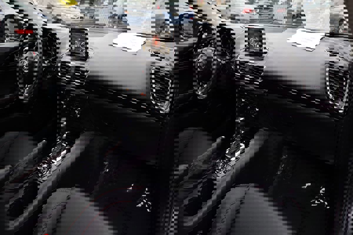 Used 2016 MAZDA MAZDA3 i Grand Touring image 17