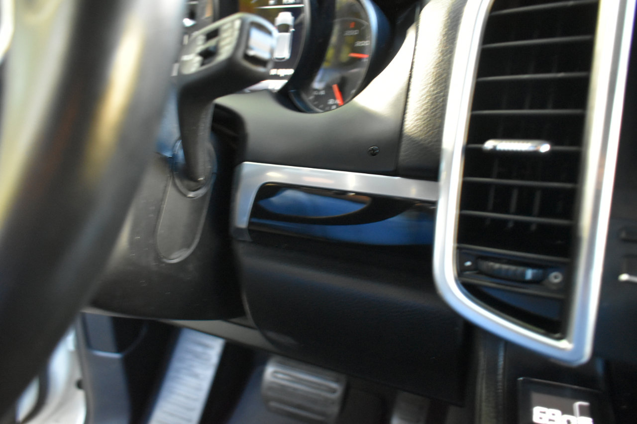 Used 2018 Porsche Cayenne Platinum Edition image 46