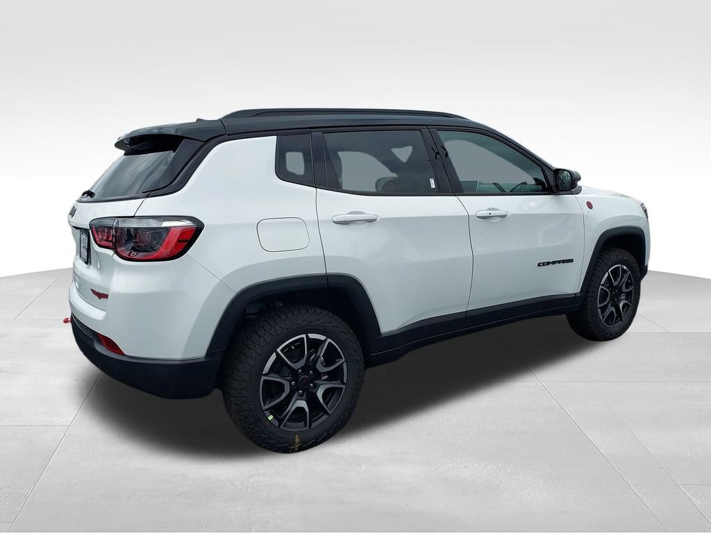 New 2026 Jeep Compass Trailhawk w/ Sun, Sound & Navigation Group AWD/4WD image 5