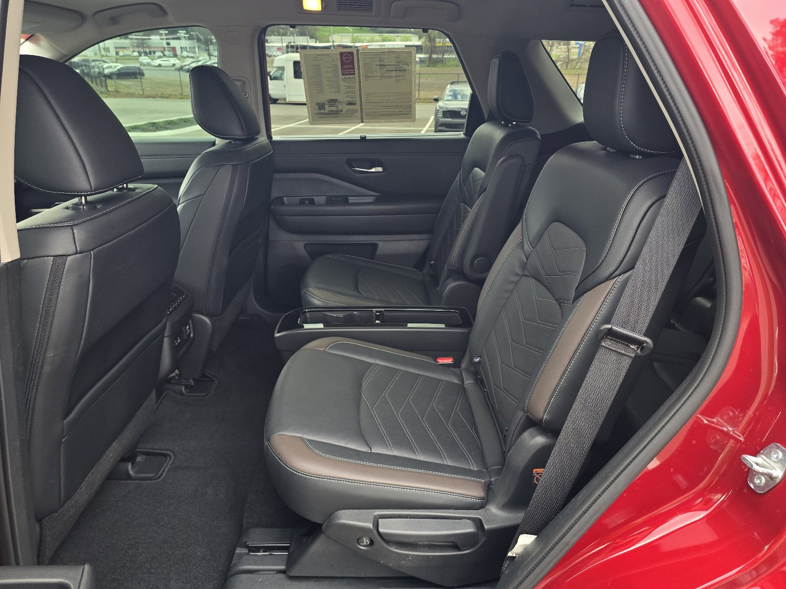 Used 2023 Nissan Pathfinder Platinum image 11