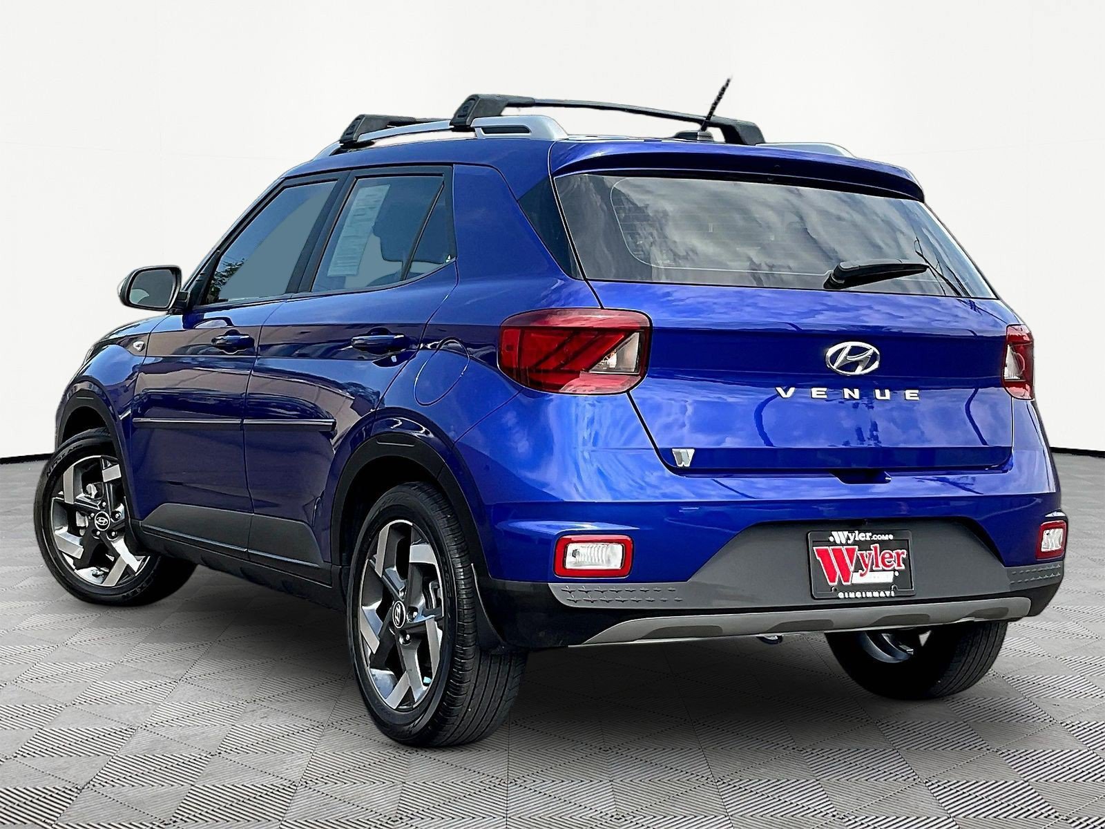 Certified 2024 Hyundai Venue Limited FWD image 4