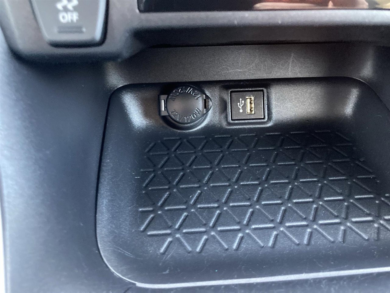 Used 2024 Toyota RAV4 LE image 24