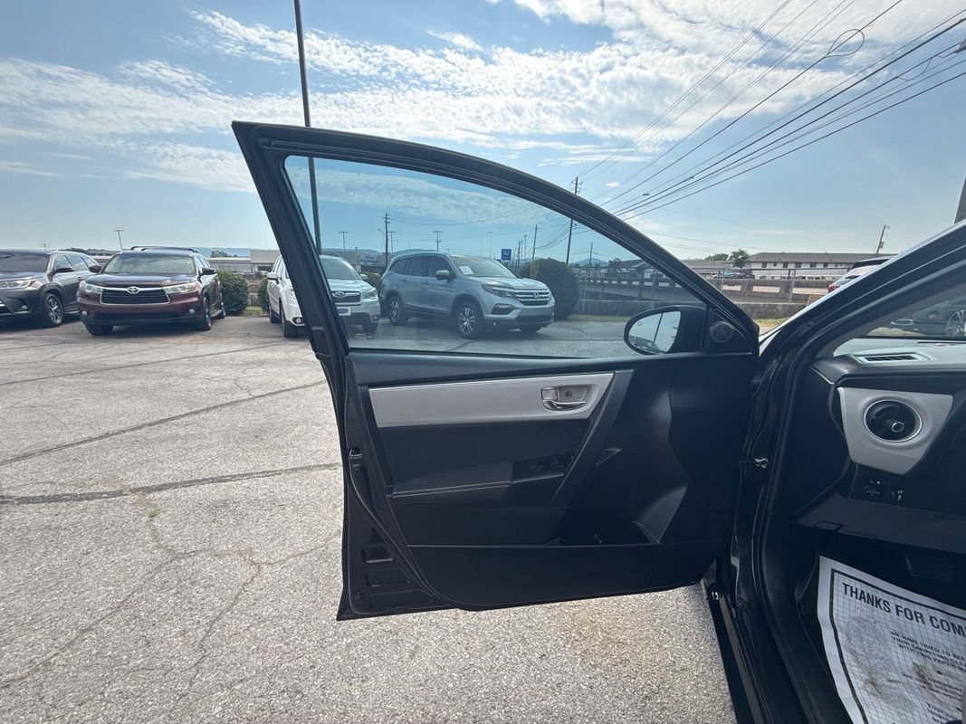 Used 2017 Toyota Corolla LE FWD image 9