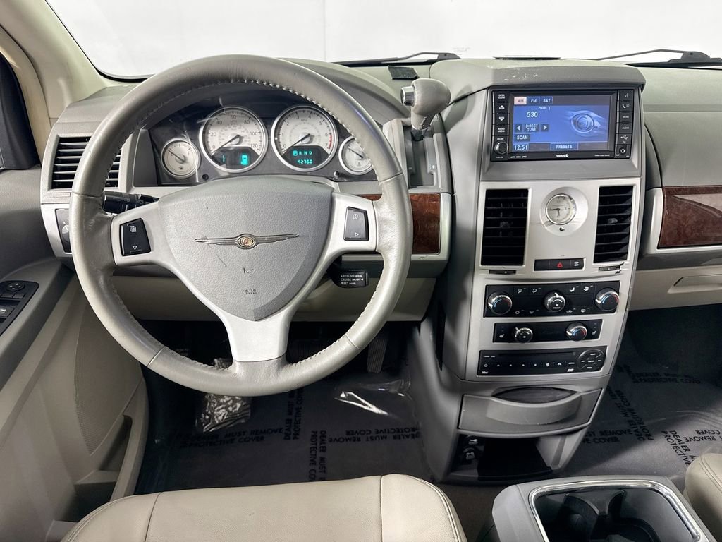 Used 2009 Chrysler Town & Country Touring image 23