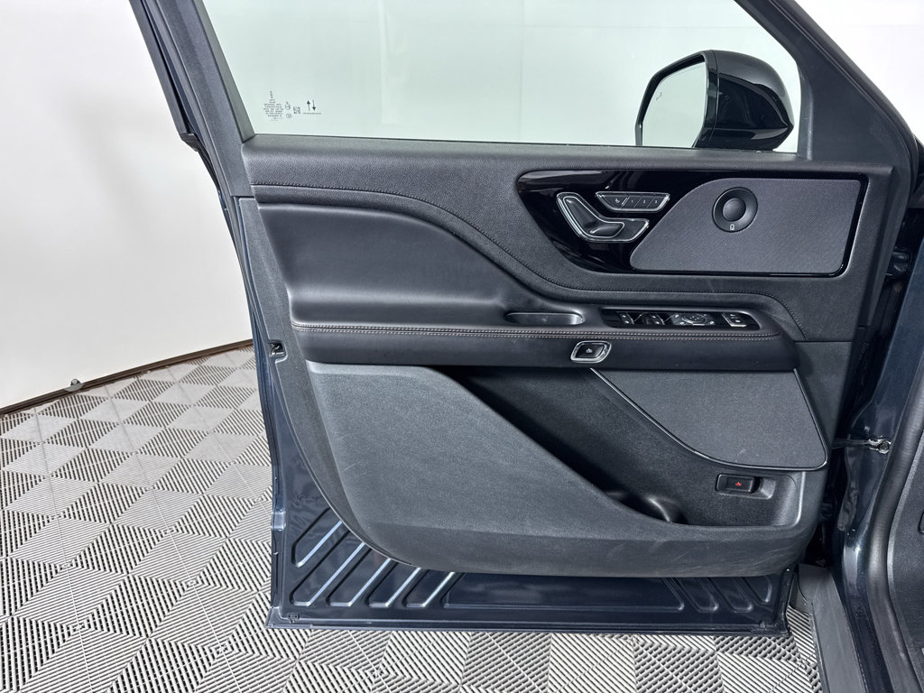 Used 2023 Lincoln Aviator Reserve w/ Elements Package Plus AWD/4WD image 24