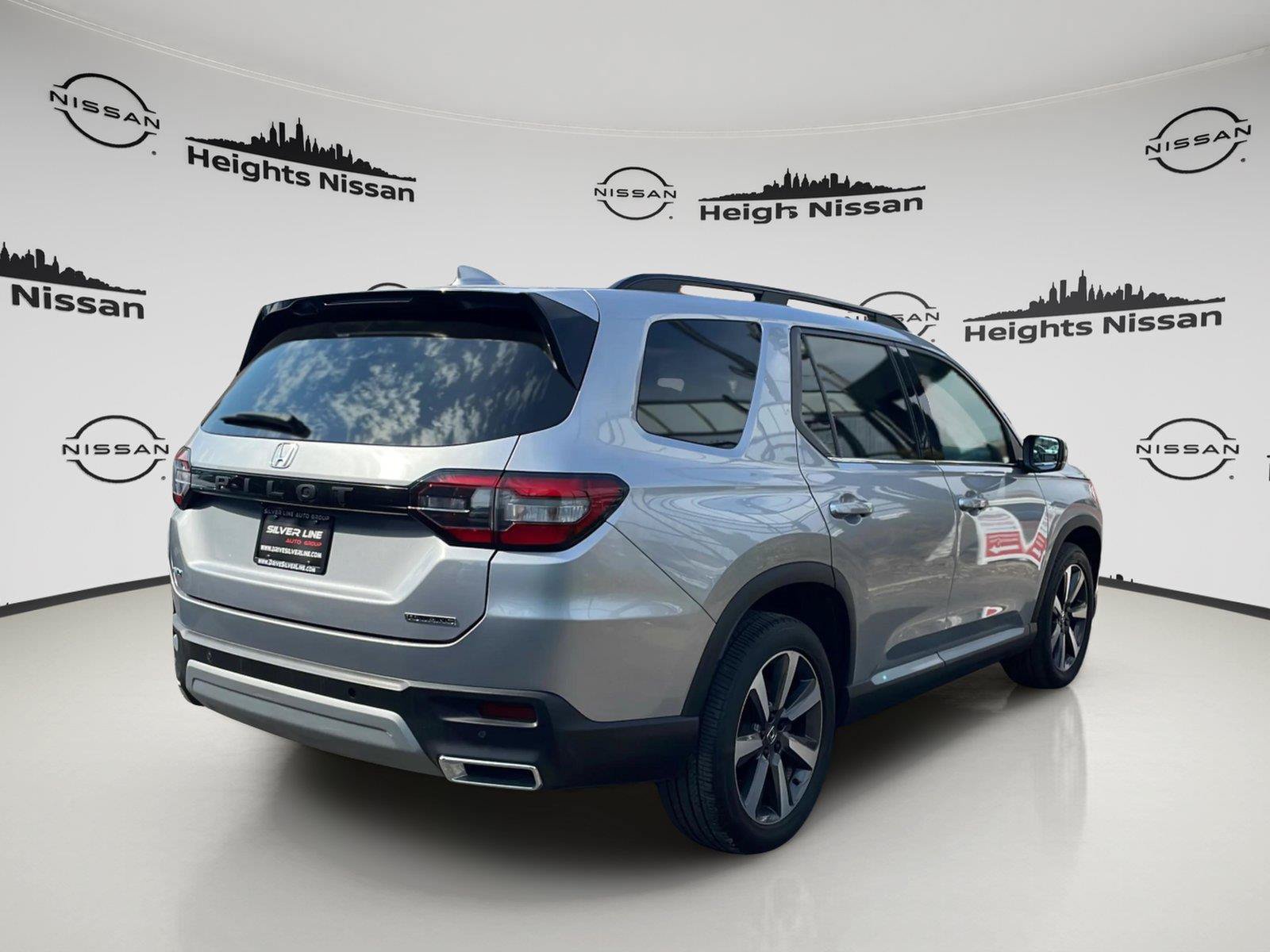 Used 2023 Honda Pilot Touring image 9