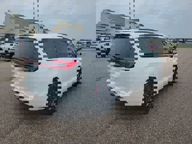 New 2026 Chrysler Pacifica Select w/ S Appearance Package image 23