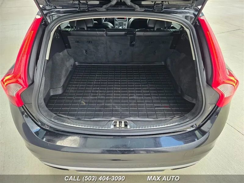 Used 2016 Volvo V60 T5 Cross Country image 16