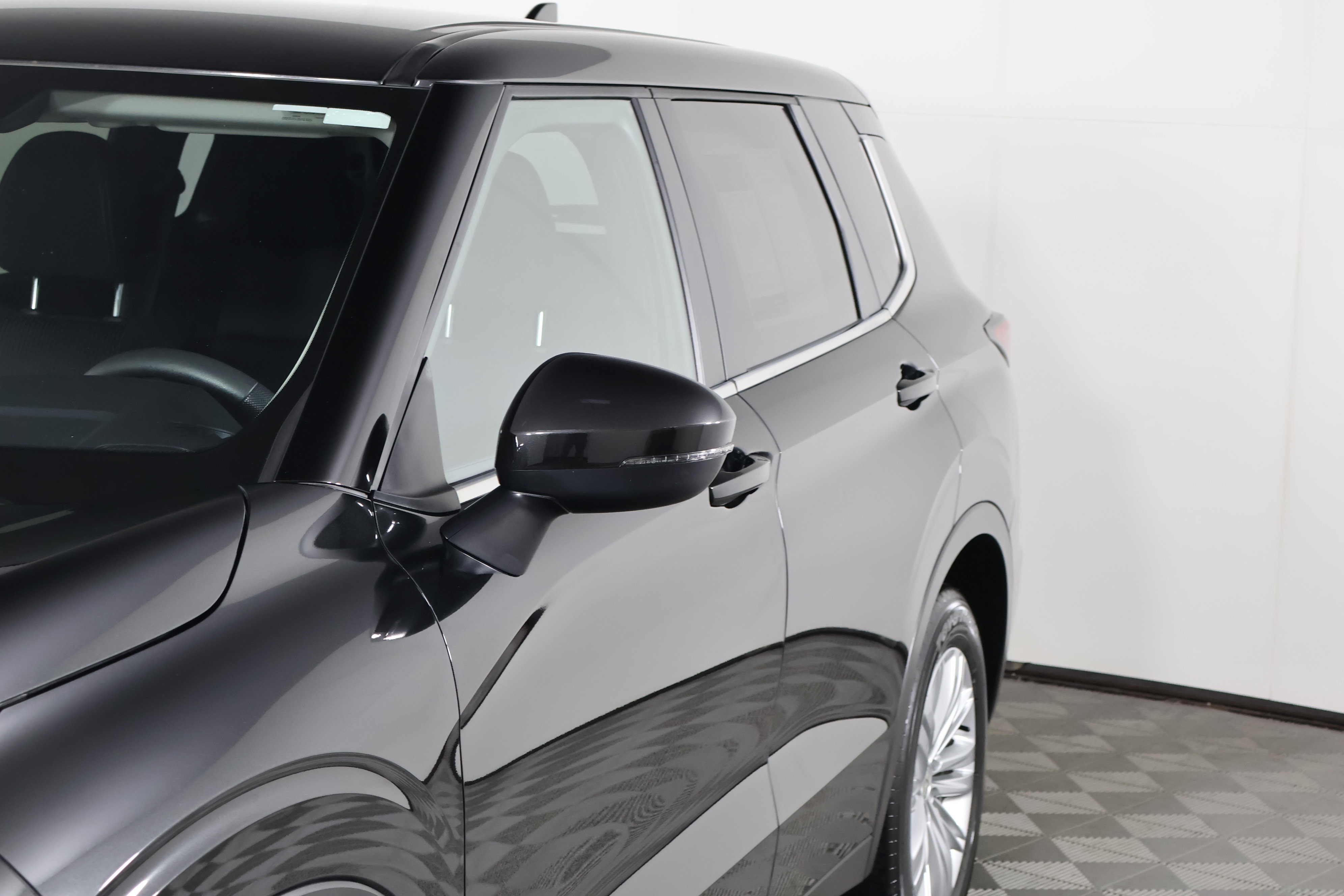 Used 2024 Mitsubishi Outlander ES image 13