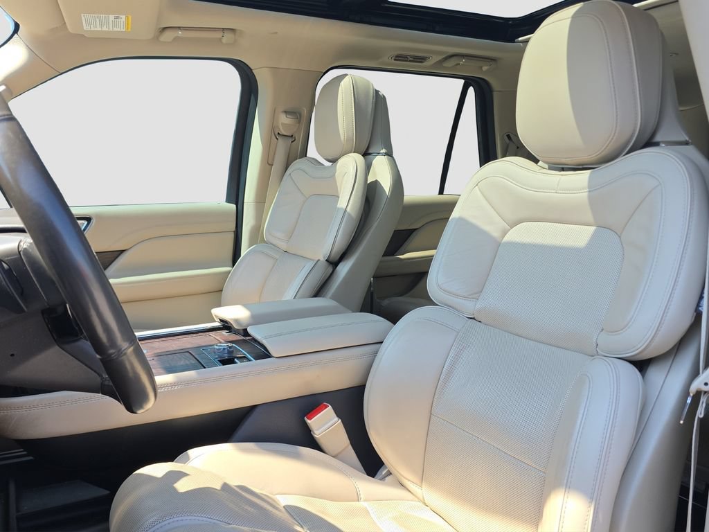 Used 2019 Lincoln Navigator Reserve AWD/4WD image 7