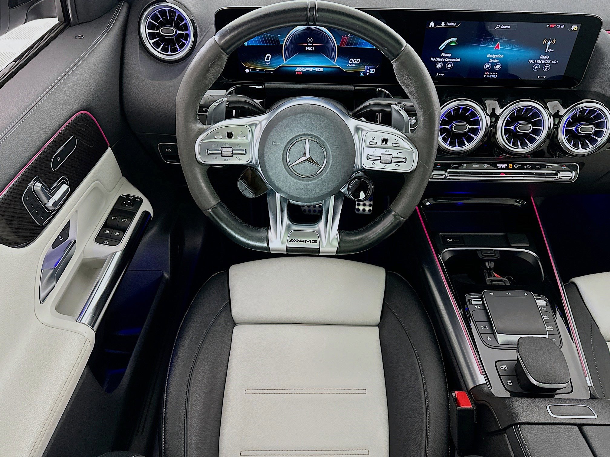 Used 2022 Mercedes-Benz GLA 35 AMG 4MATIC w/ Premium Package image 21