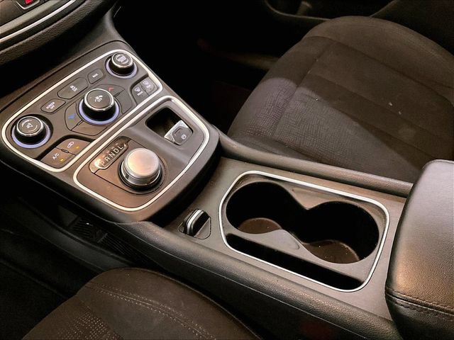 Used 2015 Chrysler 200 Limited FWD image 17