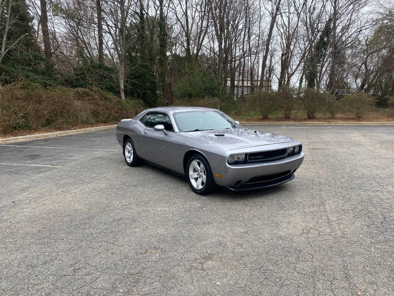 Used 2013 Dodge Challenger SXT RWD image 3