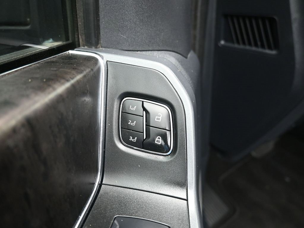Used 2024 Ford F350 Lariat w/ Lariat Ultimate Package image 7