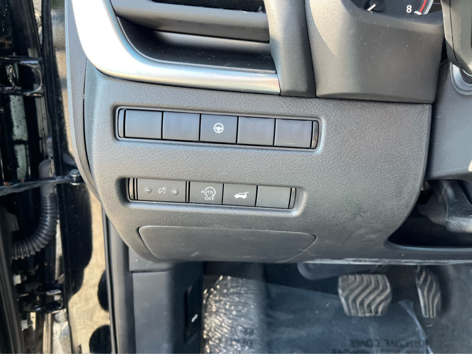 Used 2024 Nissan Rogue SV FWD image 12