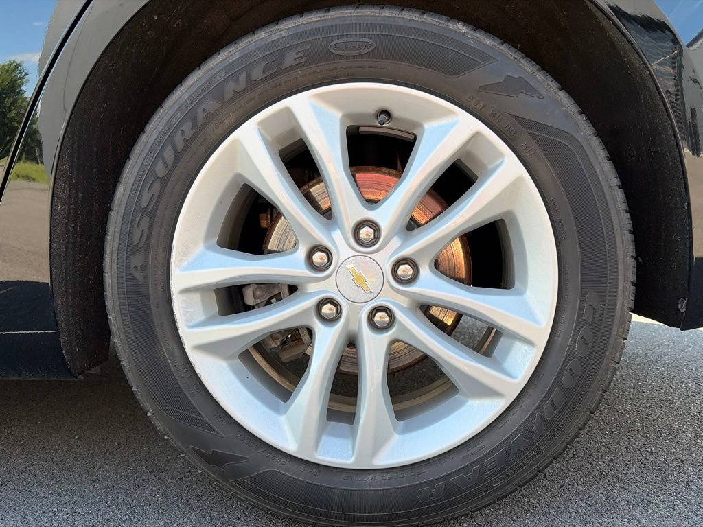 Used 2017 Chevrolet Malibu LT FWD image 21