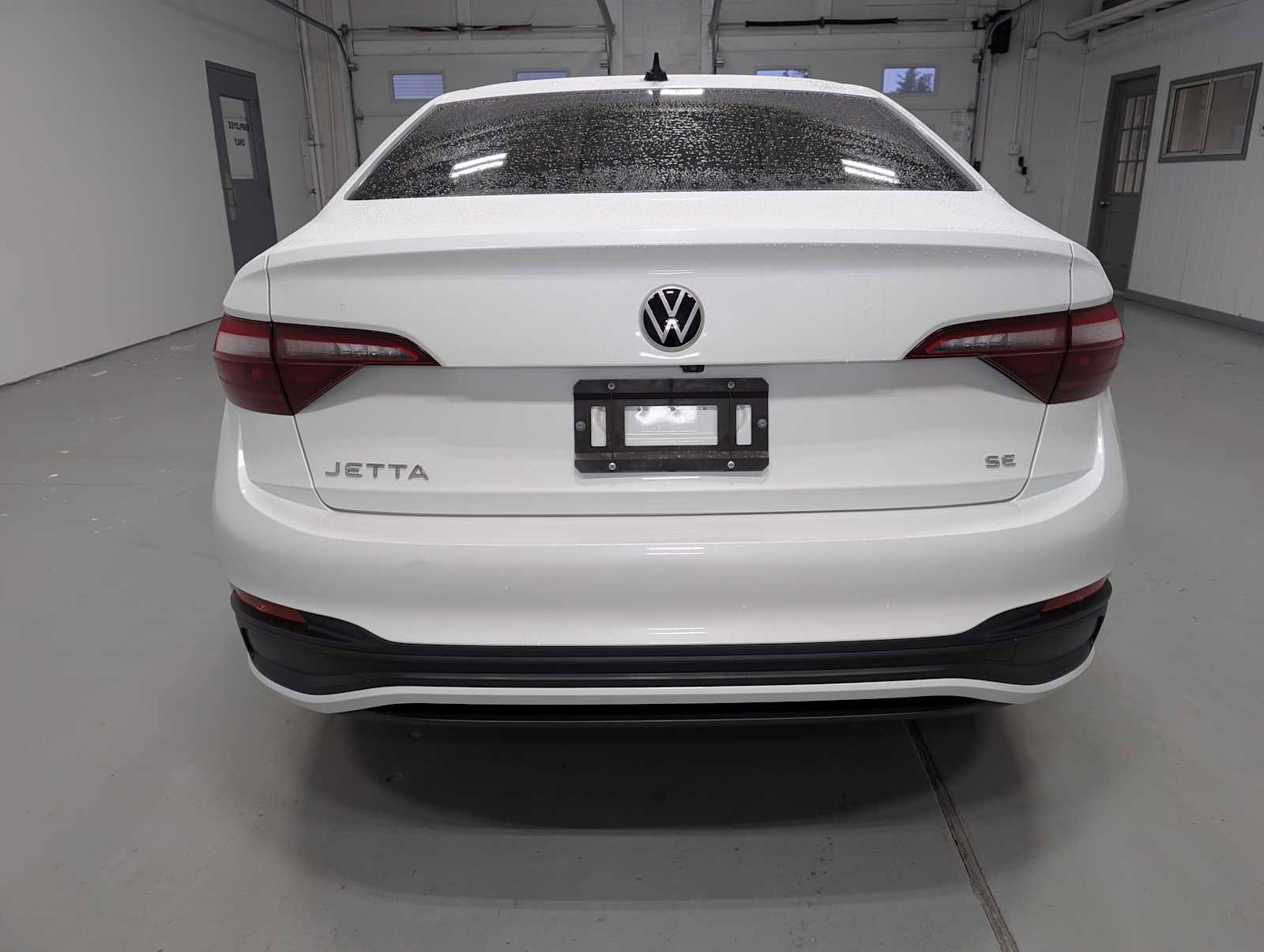 Used 2024 Volkswagen Jetta SE image 9