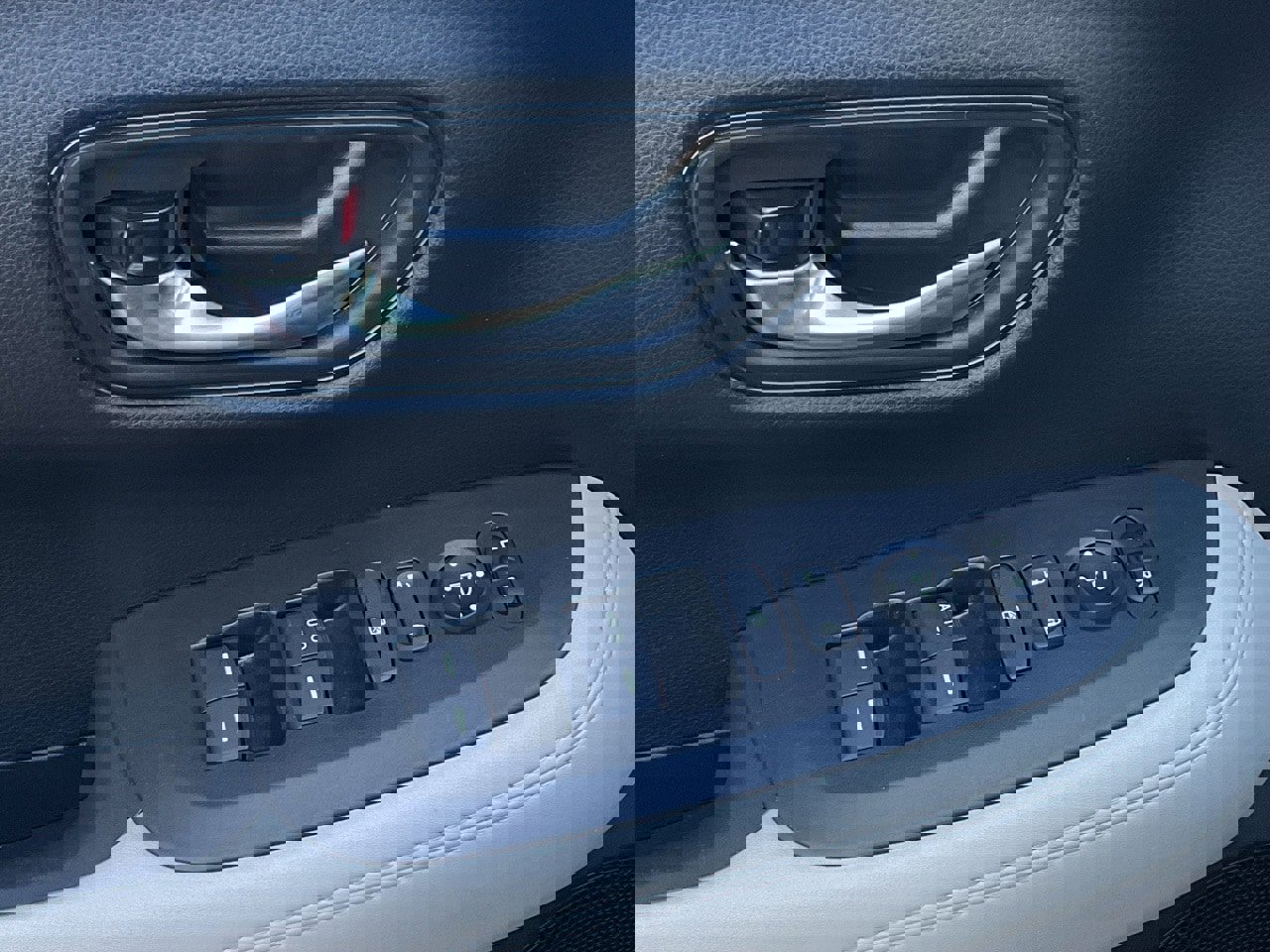 Used 2025 Honda HR-V LX image 12