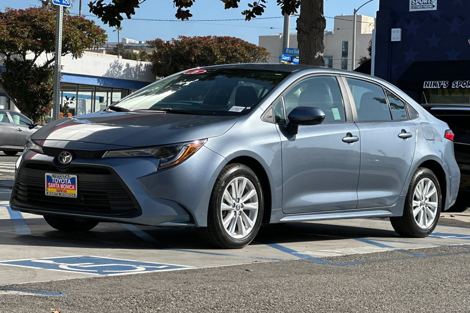 Used 2026 Toyota Corolla LE w/ LE Premium Package FWD image 8