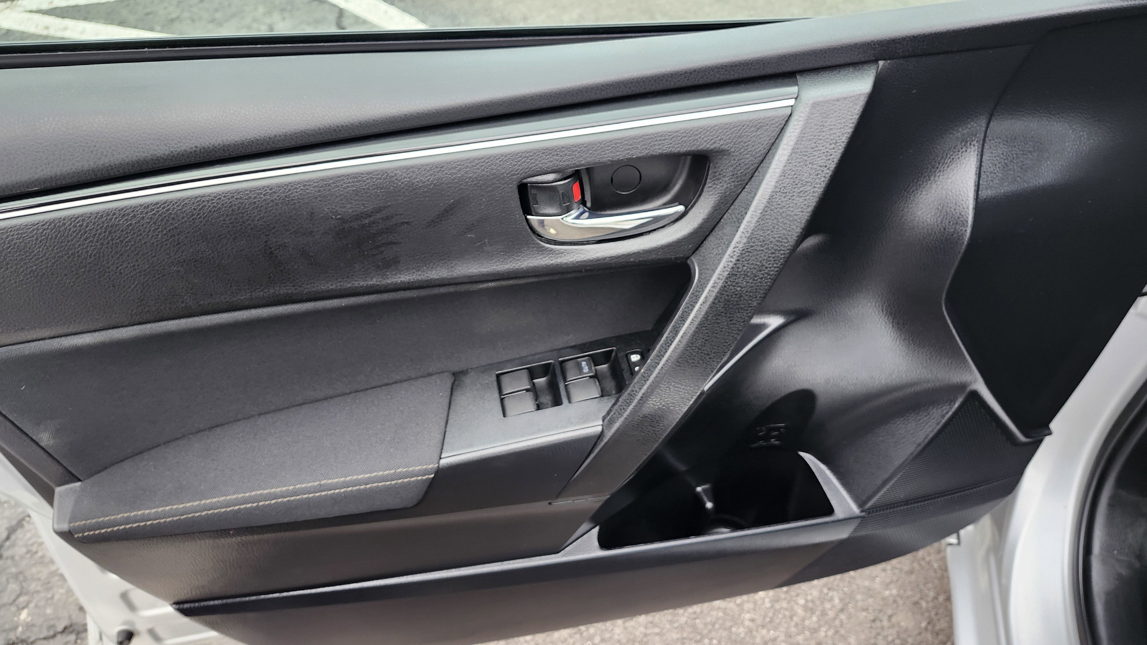 Used 2017 Toyota Corolla LE image 21