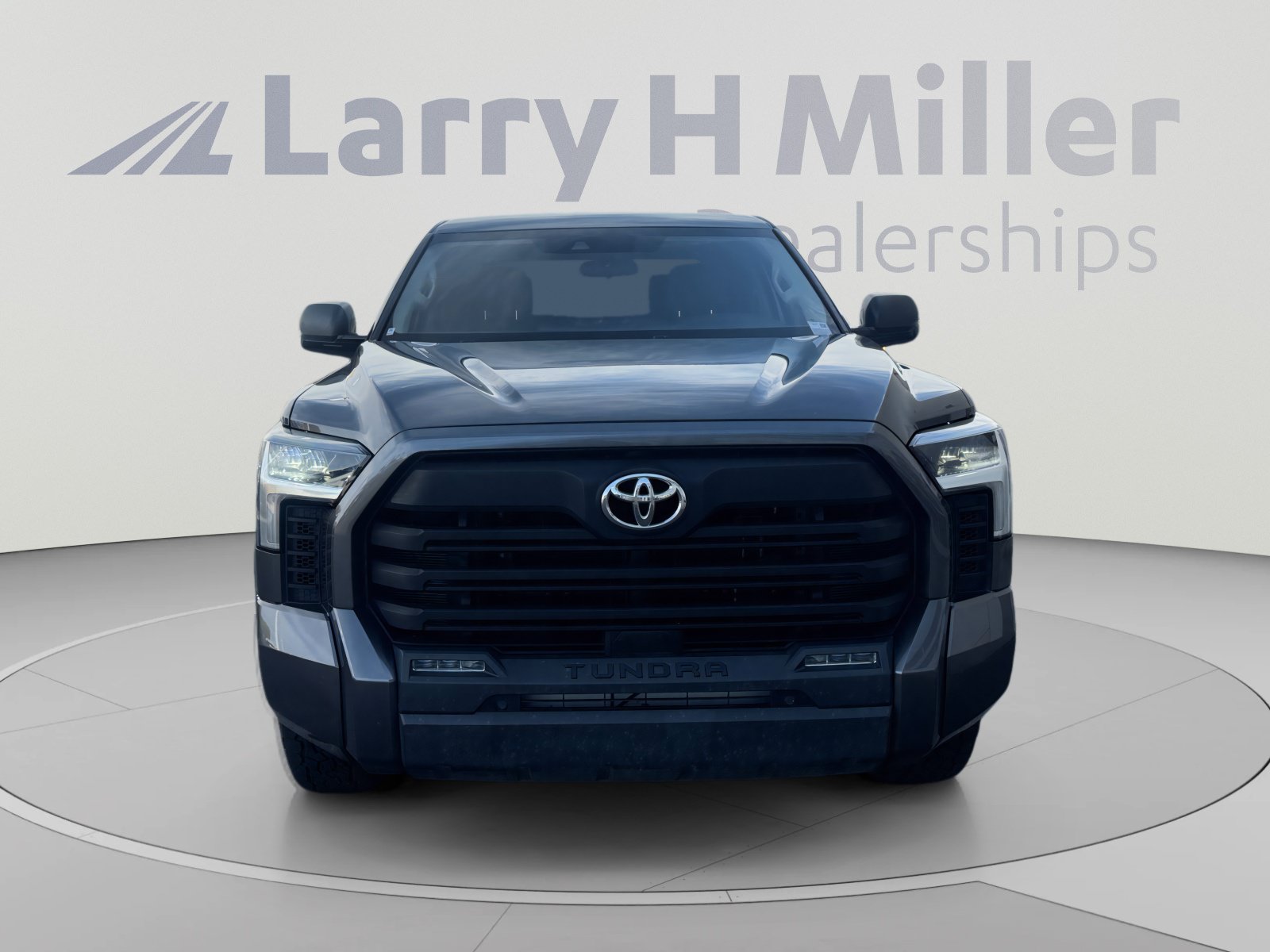 Used 2023 Toyota Tundra SR5 w/ SR5 Convenience Package AWD/4WD image 8