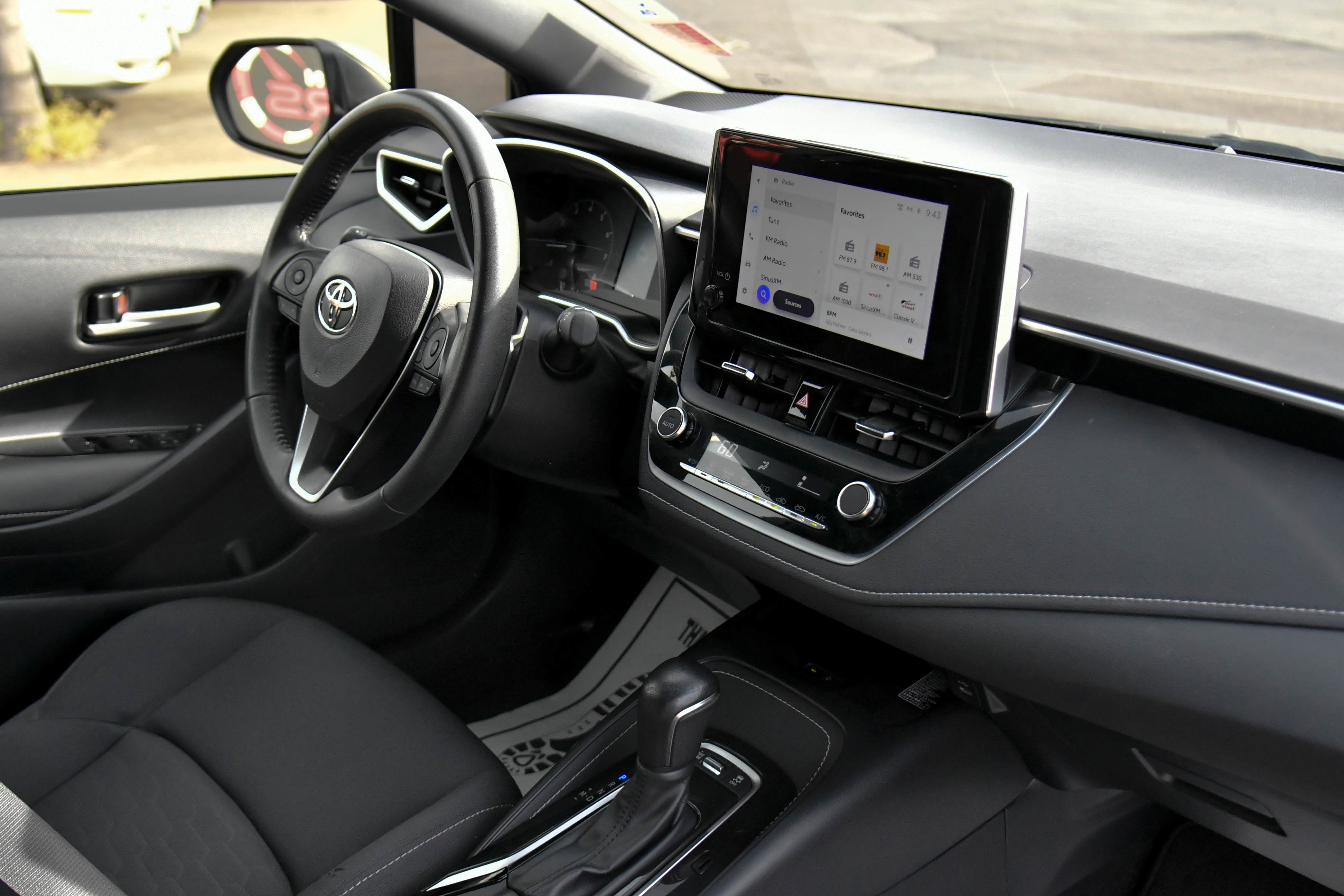 Used 2024 Toyota Corolla SE w/ SE Package image 45