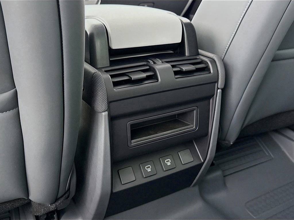 Used 2025 Land Rover Defender 110 S image 16