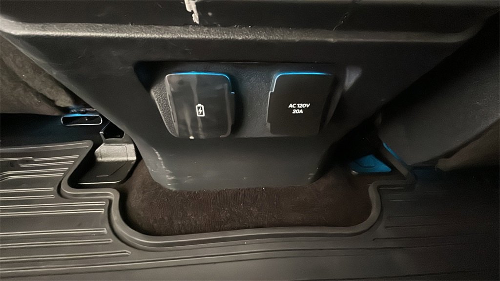 Used 2021 Ford F150 Lariat w/ Equipment Group 502A High image 33