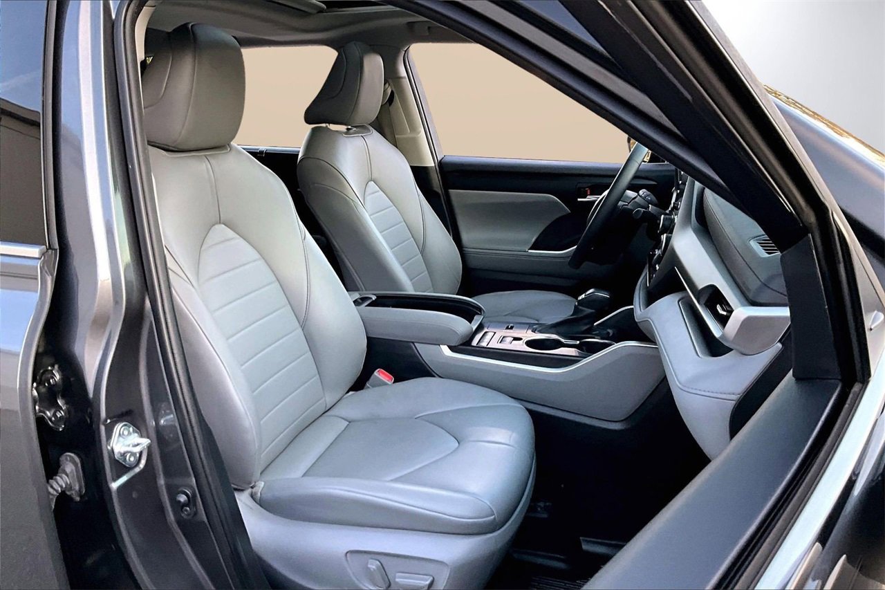 Used 2022 Toyota Highlander XLE image 23