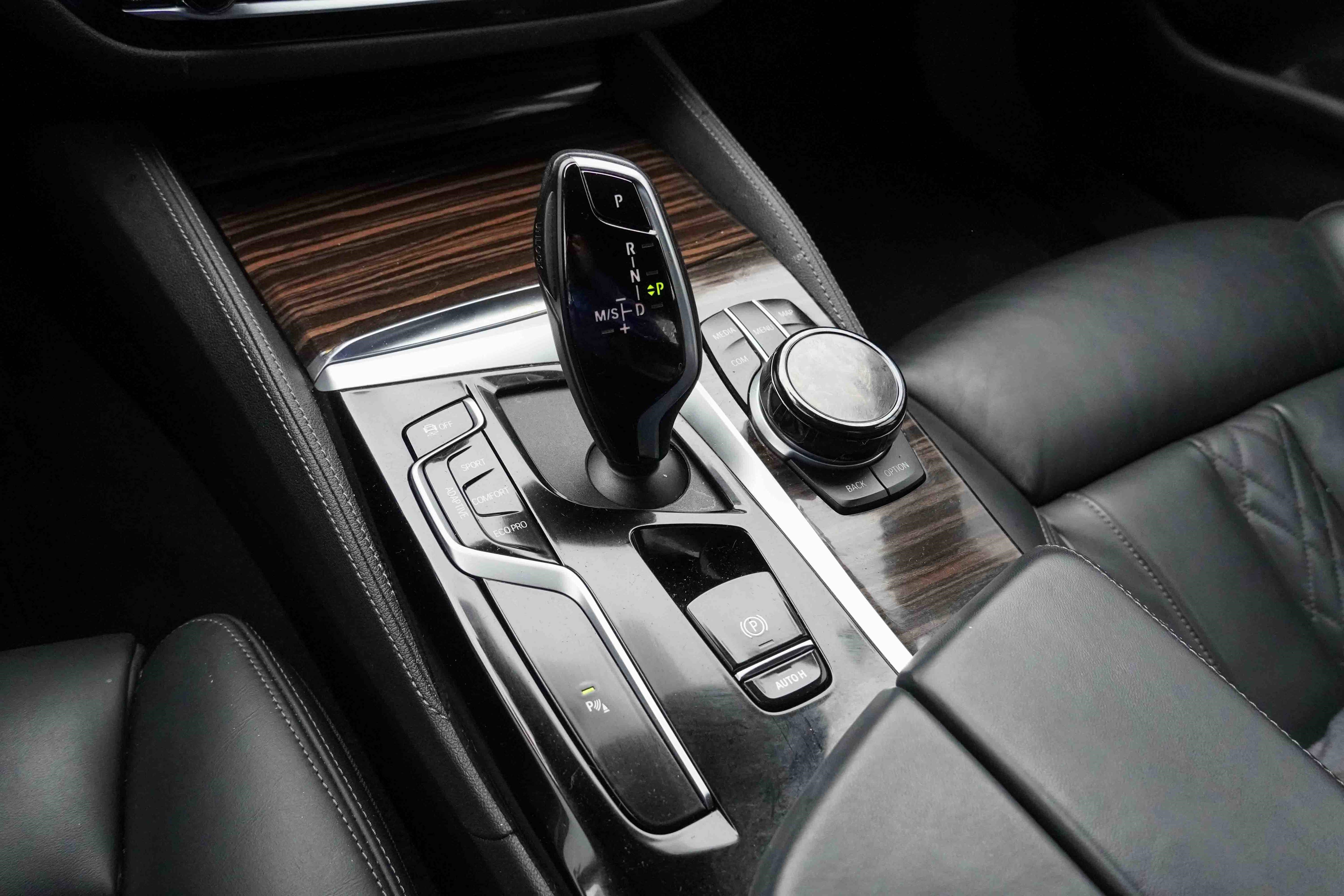 Used 2022 BMW M550i xDrive w/ Executive Package image 31